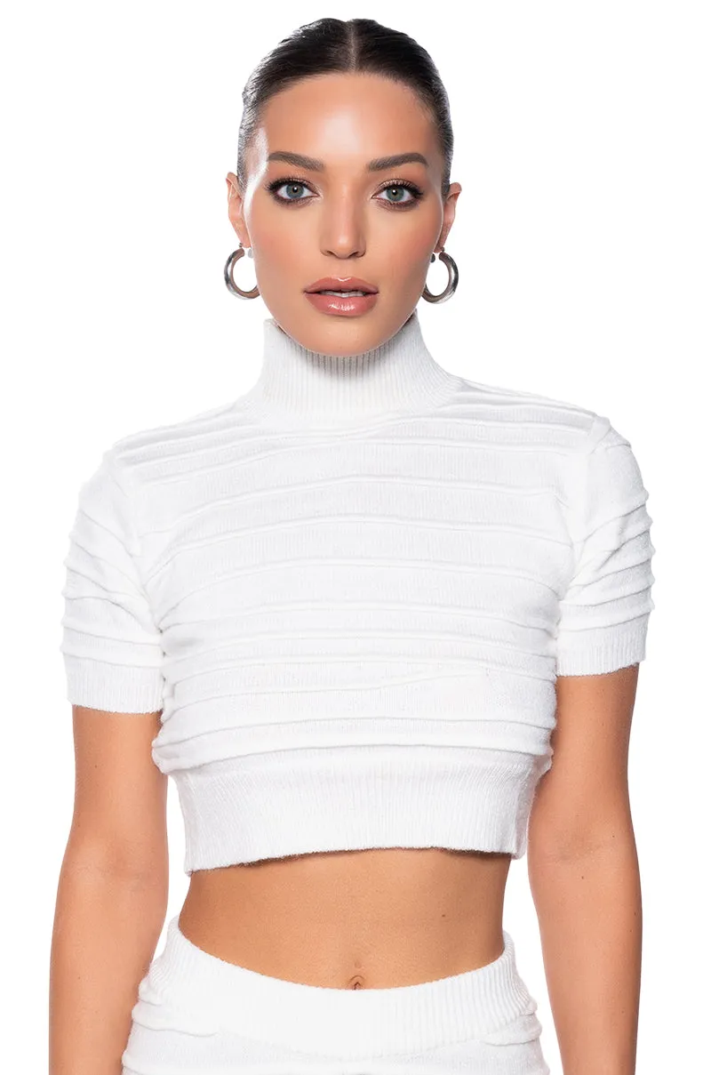 ANGEL ENERGY SHORT SLEEVE TURTLENECK SWEATER TOP