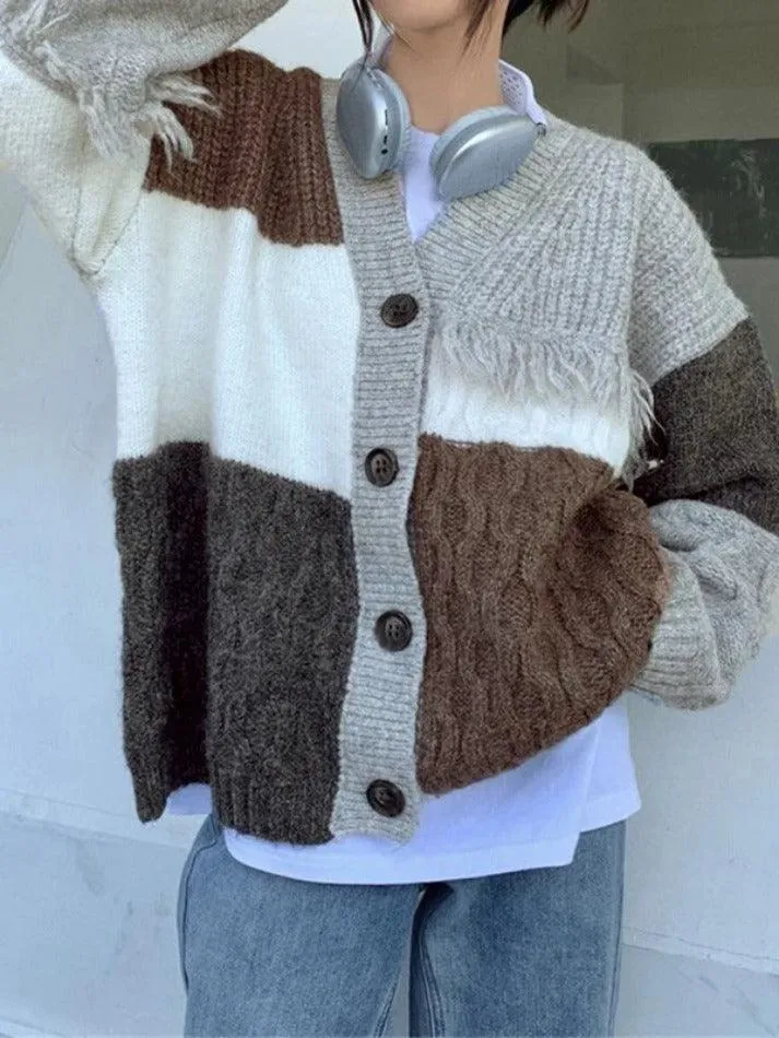 Cardigan en tricot orné de glands d'épissure à col en V