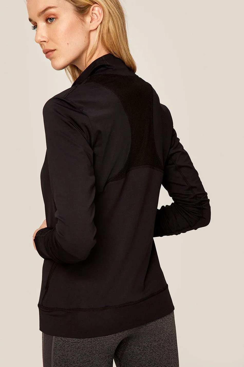 ESSENTIAL UP ZIP-UP JACKET