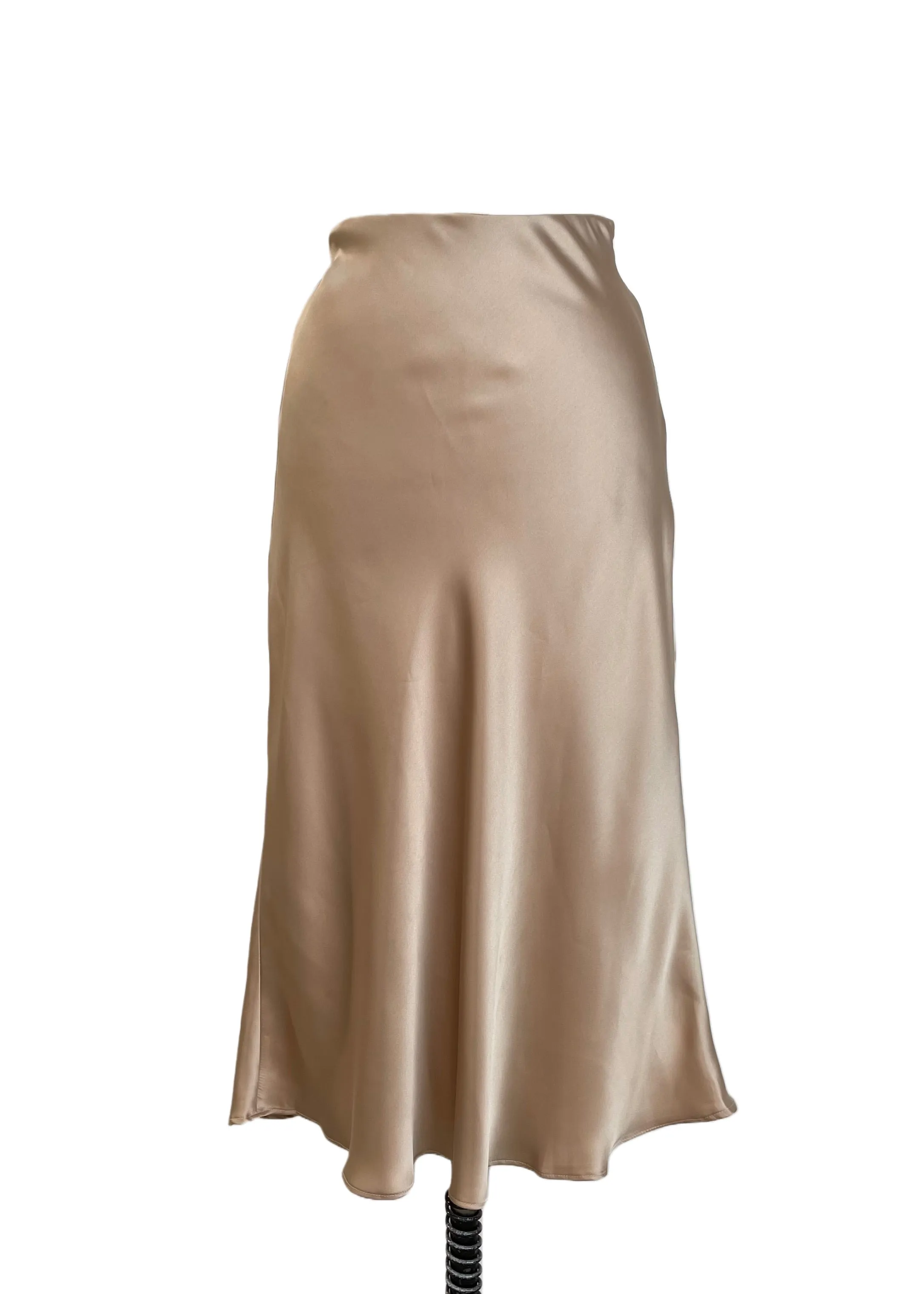 E.SSUE Women’s nude bias cut satin midi skirt, S