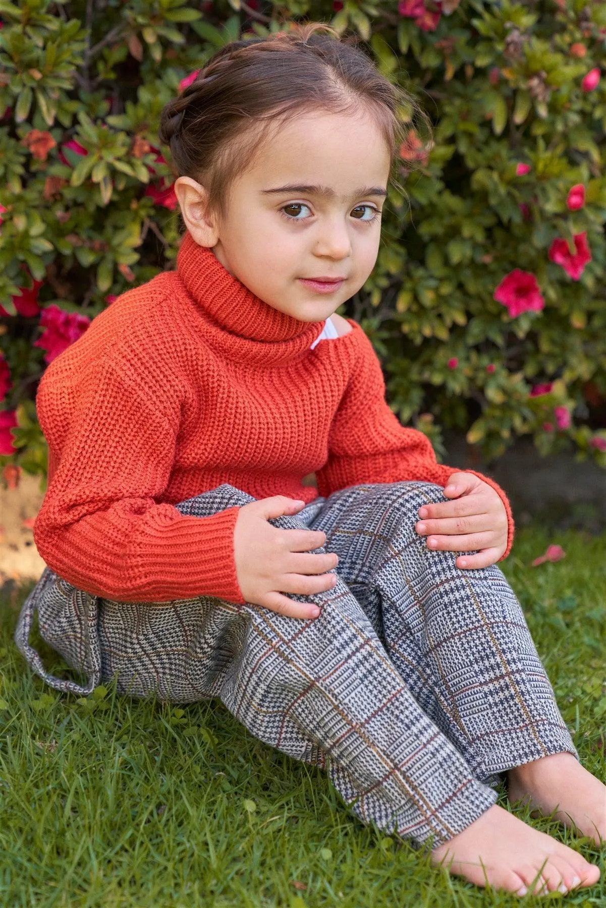 Little Girls Ribbed Knit Cut-Out Shoulder Sleeve Turtleneck Sweater