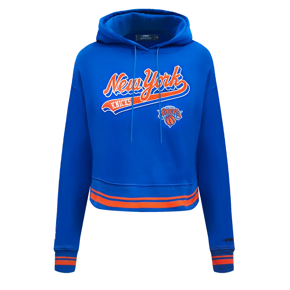 NBA NEW YORK KNICKS SCRIPT TAIL WOMEN'S RIB FLC CROPPED PO HOODIE (ROYAL/ORANGE/ROYAL)