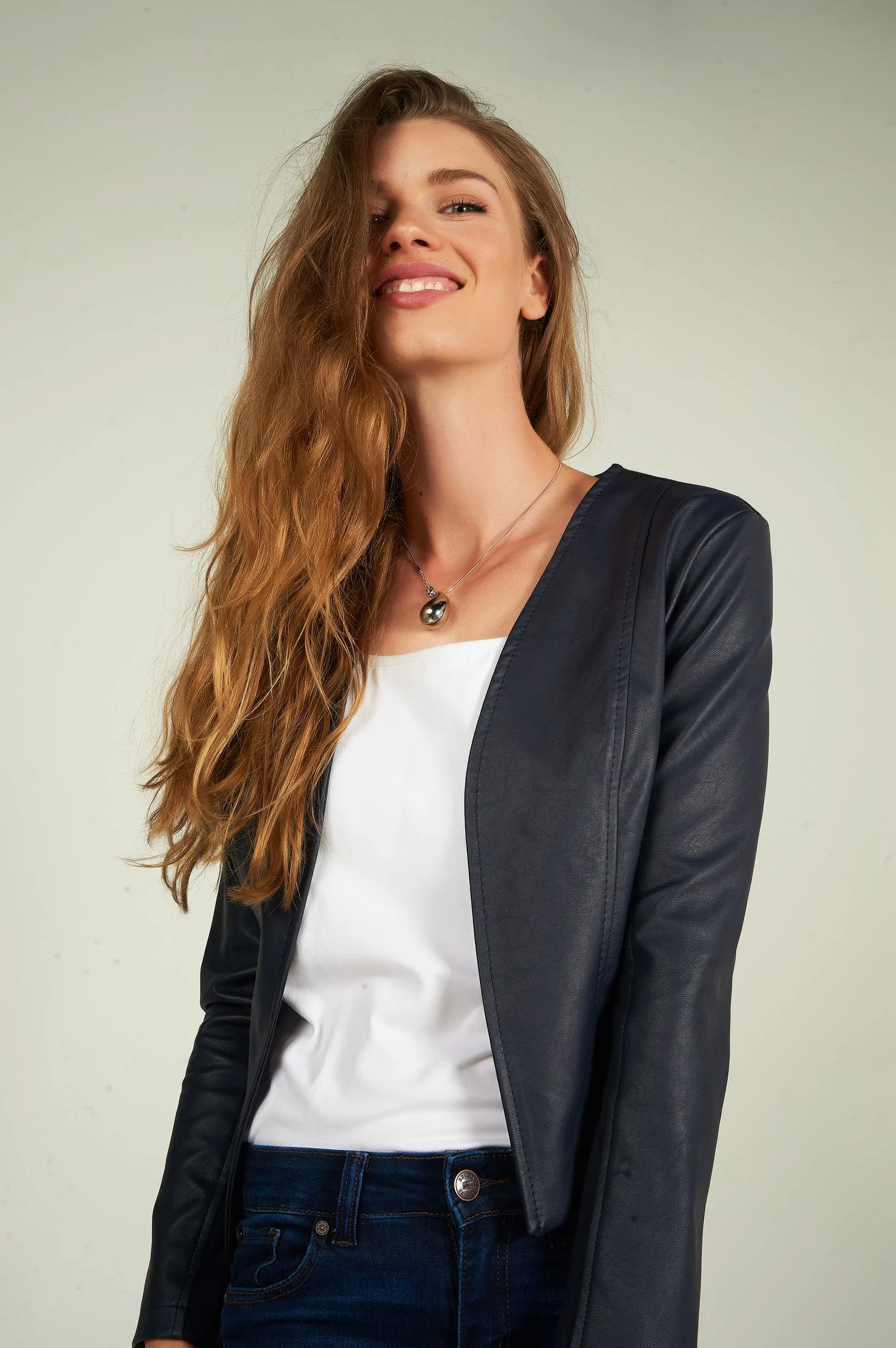 Veste courte en faux cuir - EVELINE-F24 - (R-B20)