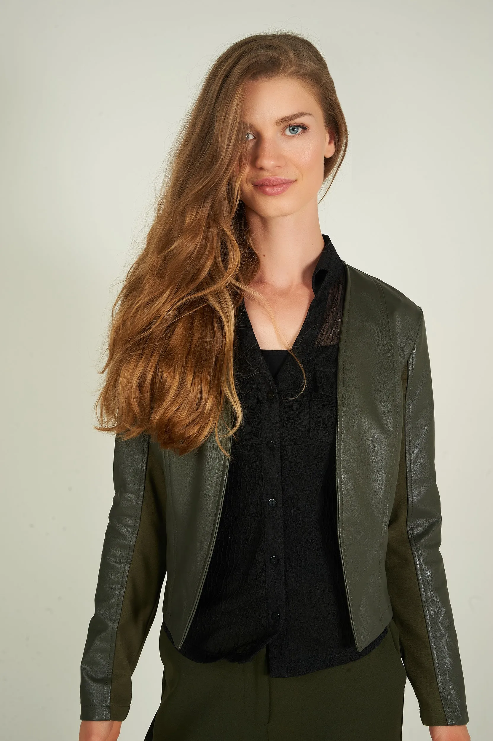 Veste courte en faux cuir - EVELINE-F24 - (R-B20)