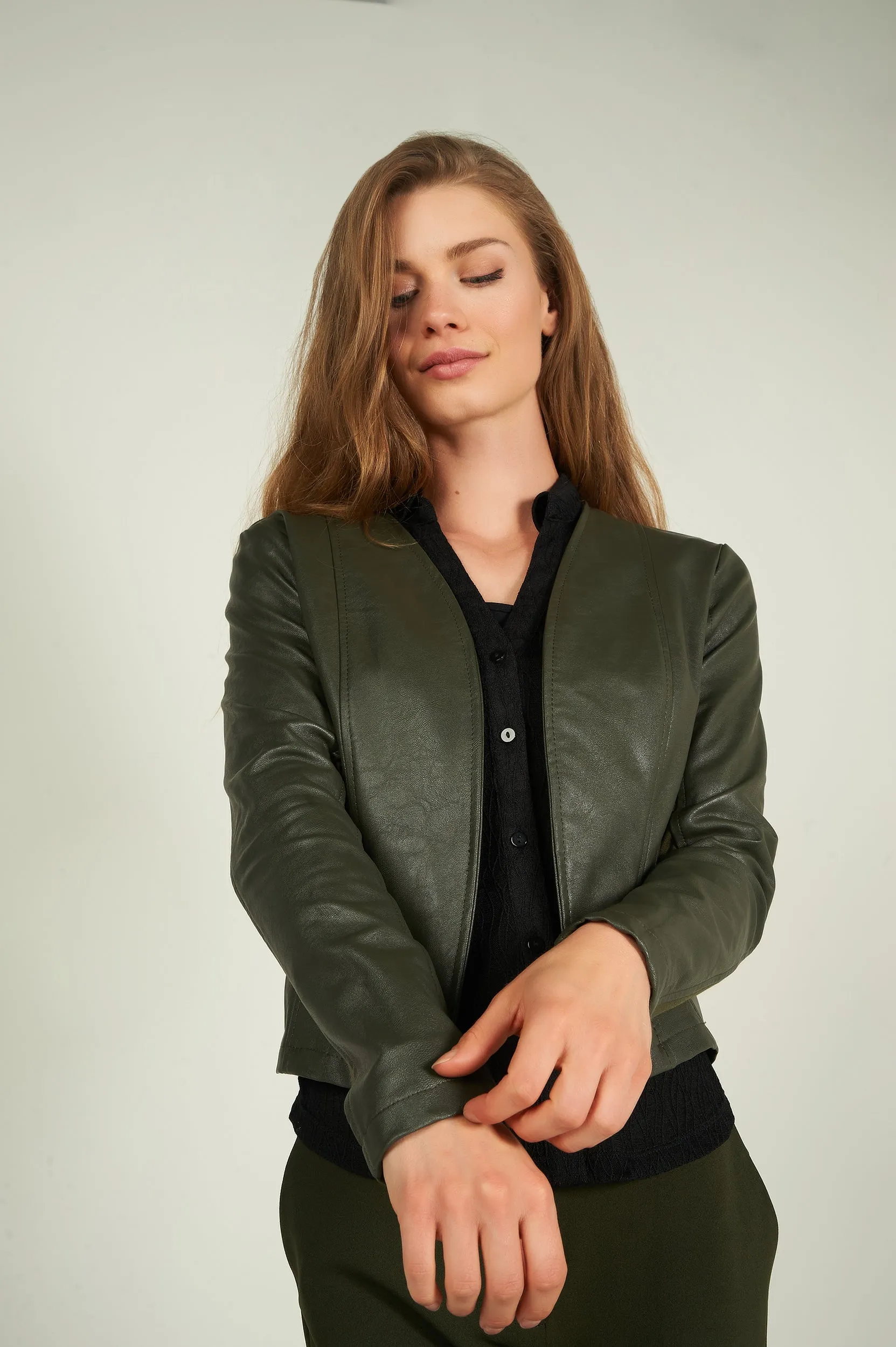 Veste courte en faux cuir - EVELINE-F24 - (R-B20)